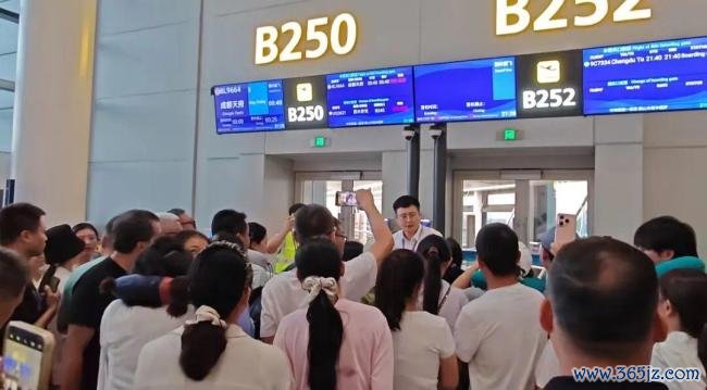 航司回应发过期泡面：每人补偿200